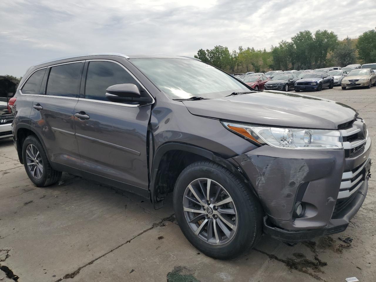 2019 Toyota Highlander Se - Фото 4
