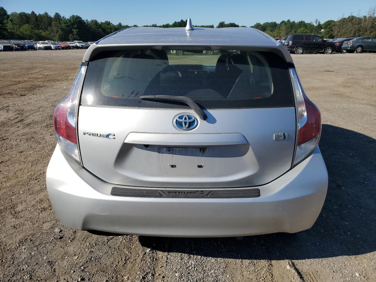 2015 Toyota Prius C - Image 6