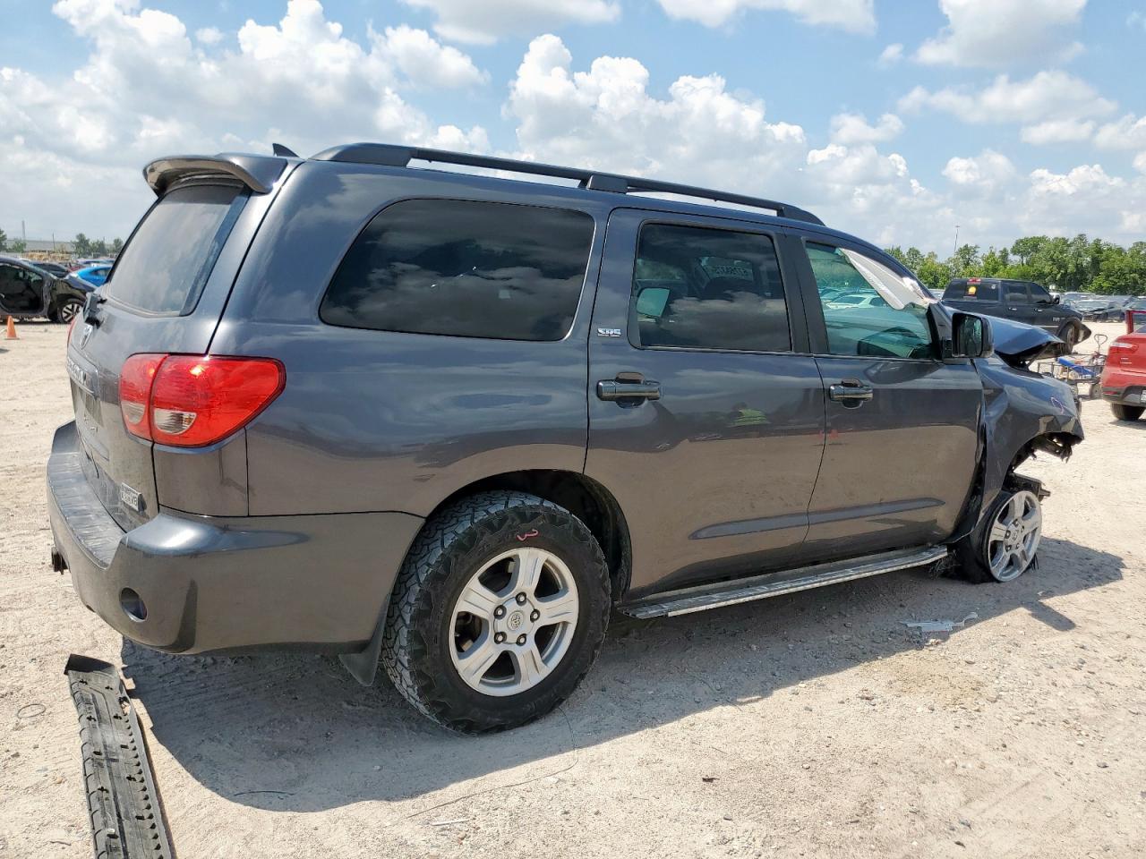 2016 Toyota Sequoia Sr5 - Фото 3