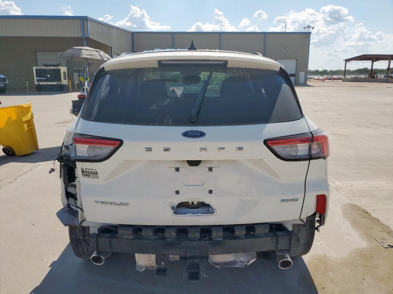 2022 Ford Escape Titanium - Image 6