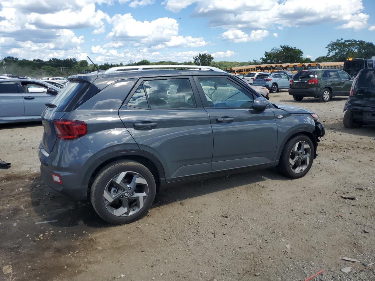 2025 Hyundai Venue Sel - Image 3