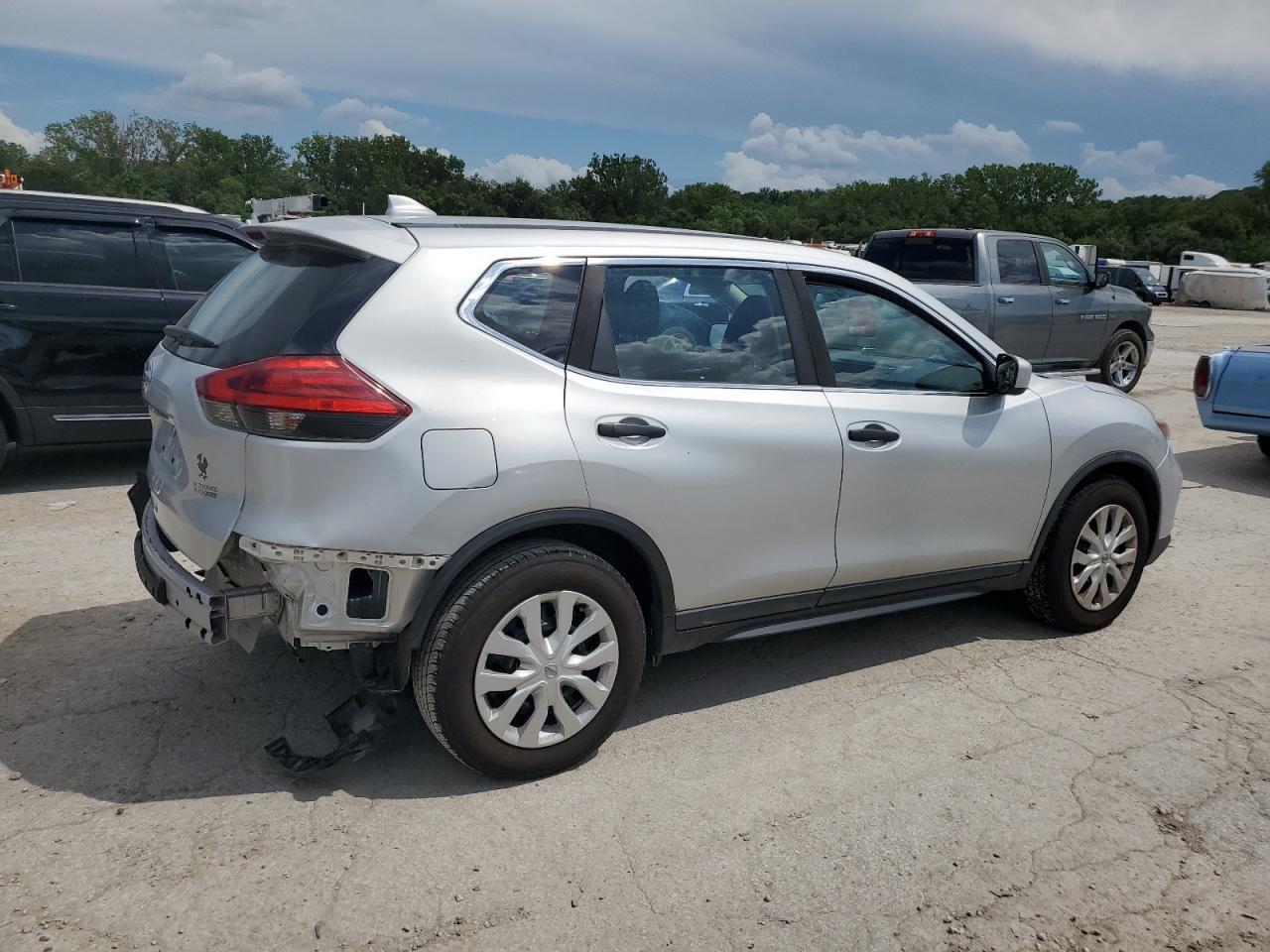 2017 Nissan Rogue S - Фото 3