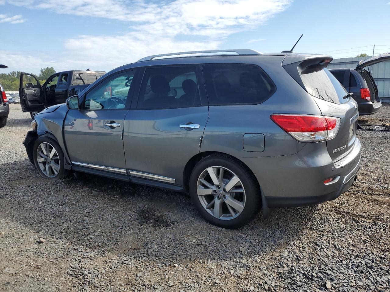 2016 Nissan Pathfinder S - Фото 2