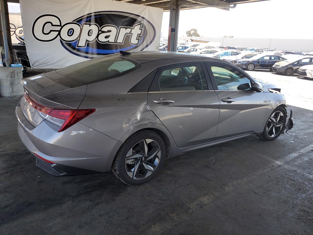 2023 Hyundai Elantra Limited - Фото 3