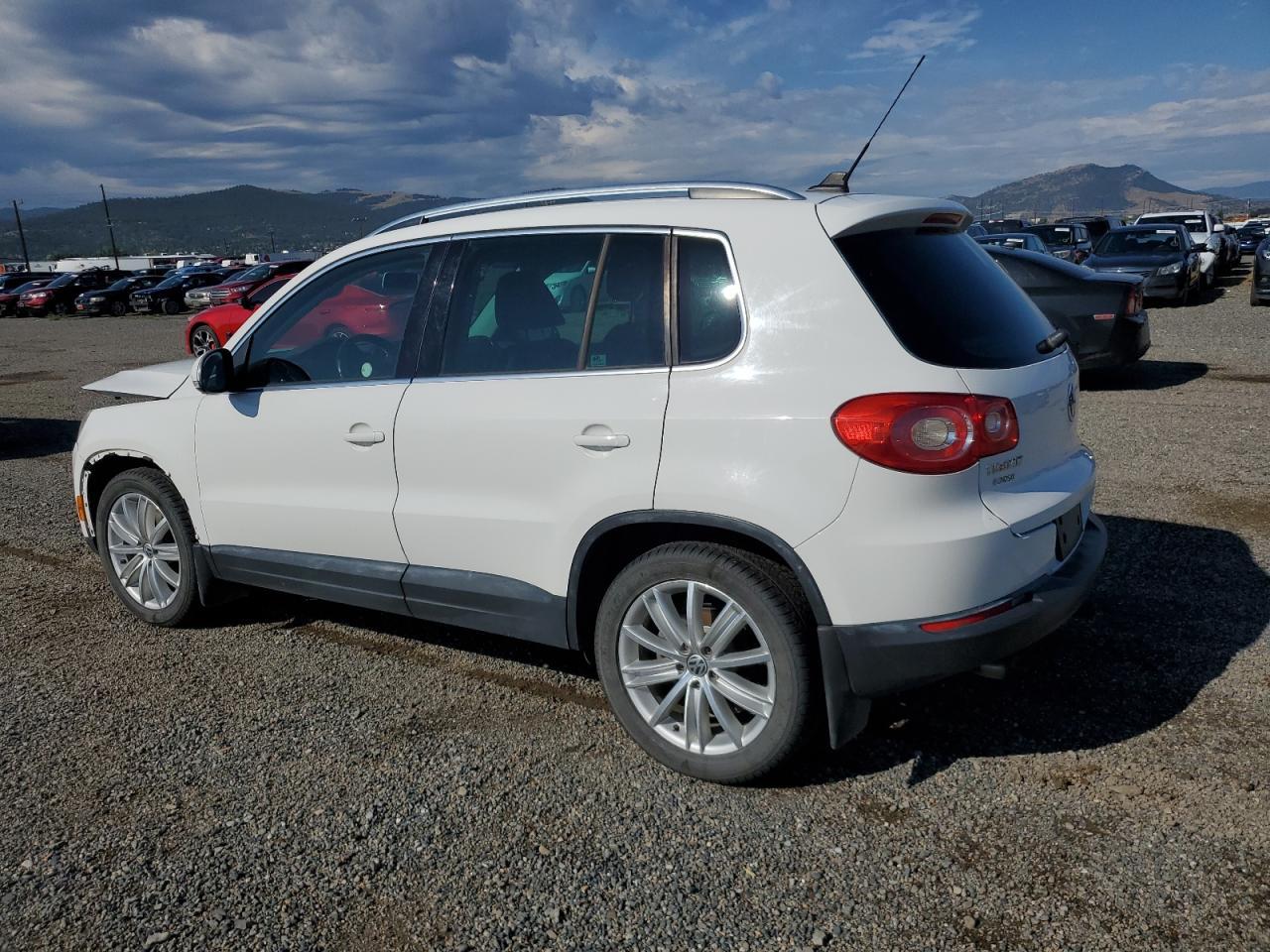 2011 Volkswagen Tiguan S - Фото 2