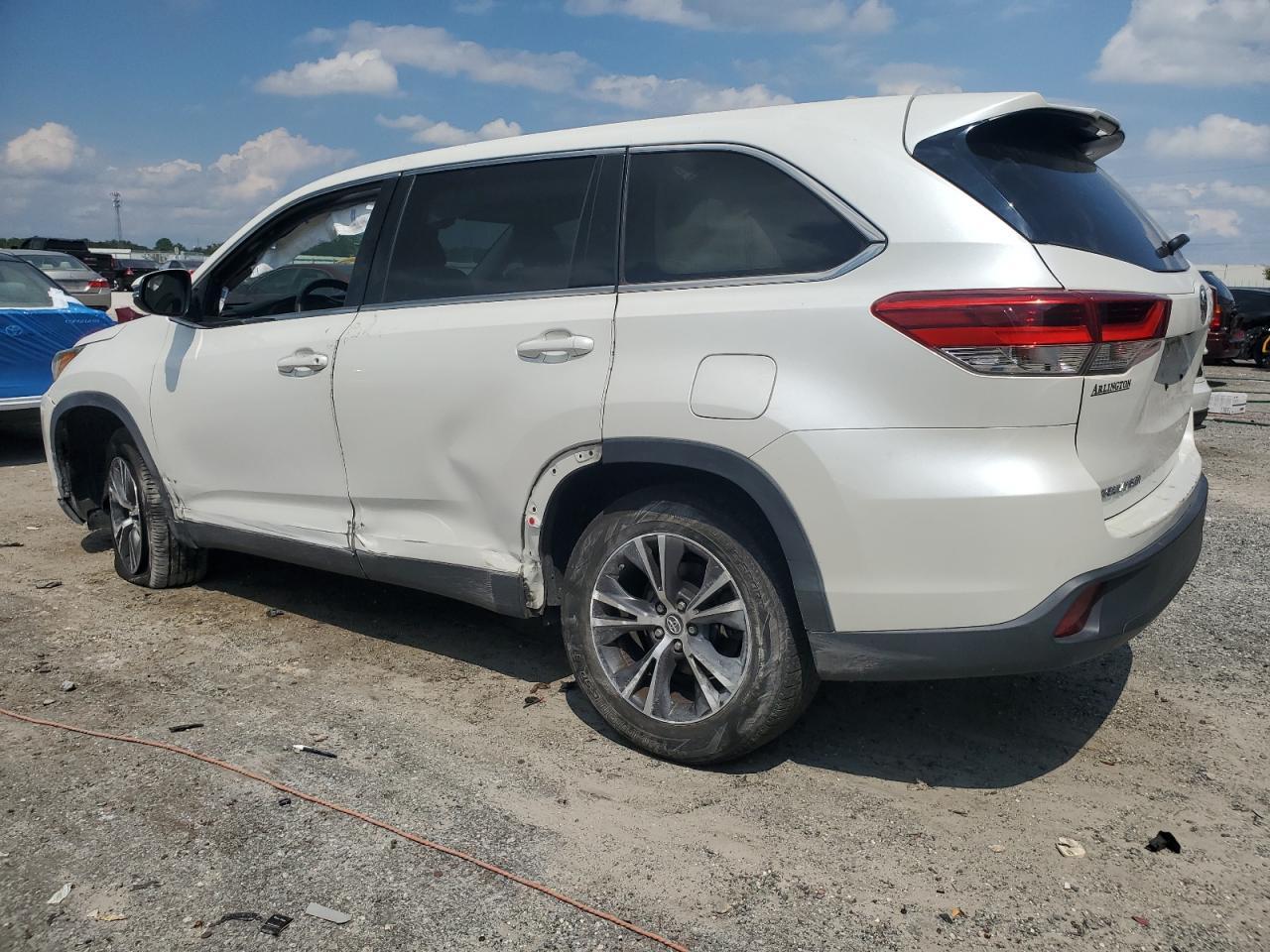 2019 Toyota Highlander Le - Фото 2