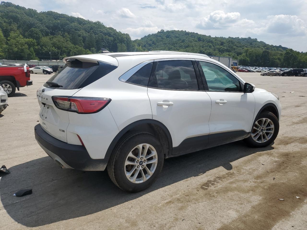 2020 Ford Escape Se - Фото 3