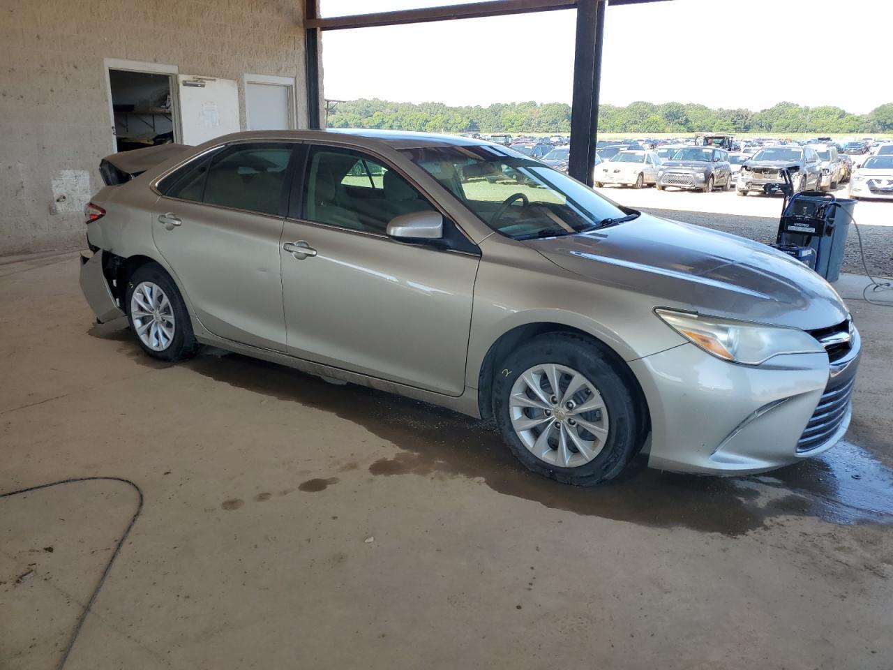 2015 Toyota Camry Le - Фото 4