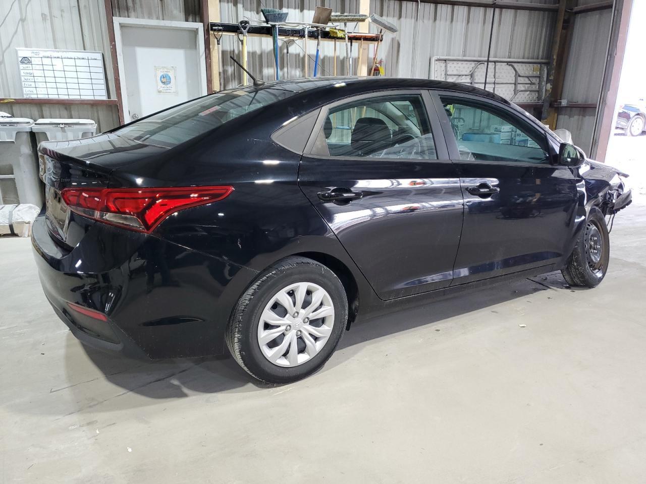 2022 Hyundai Accent Se - Фото 3