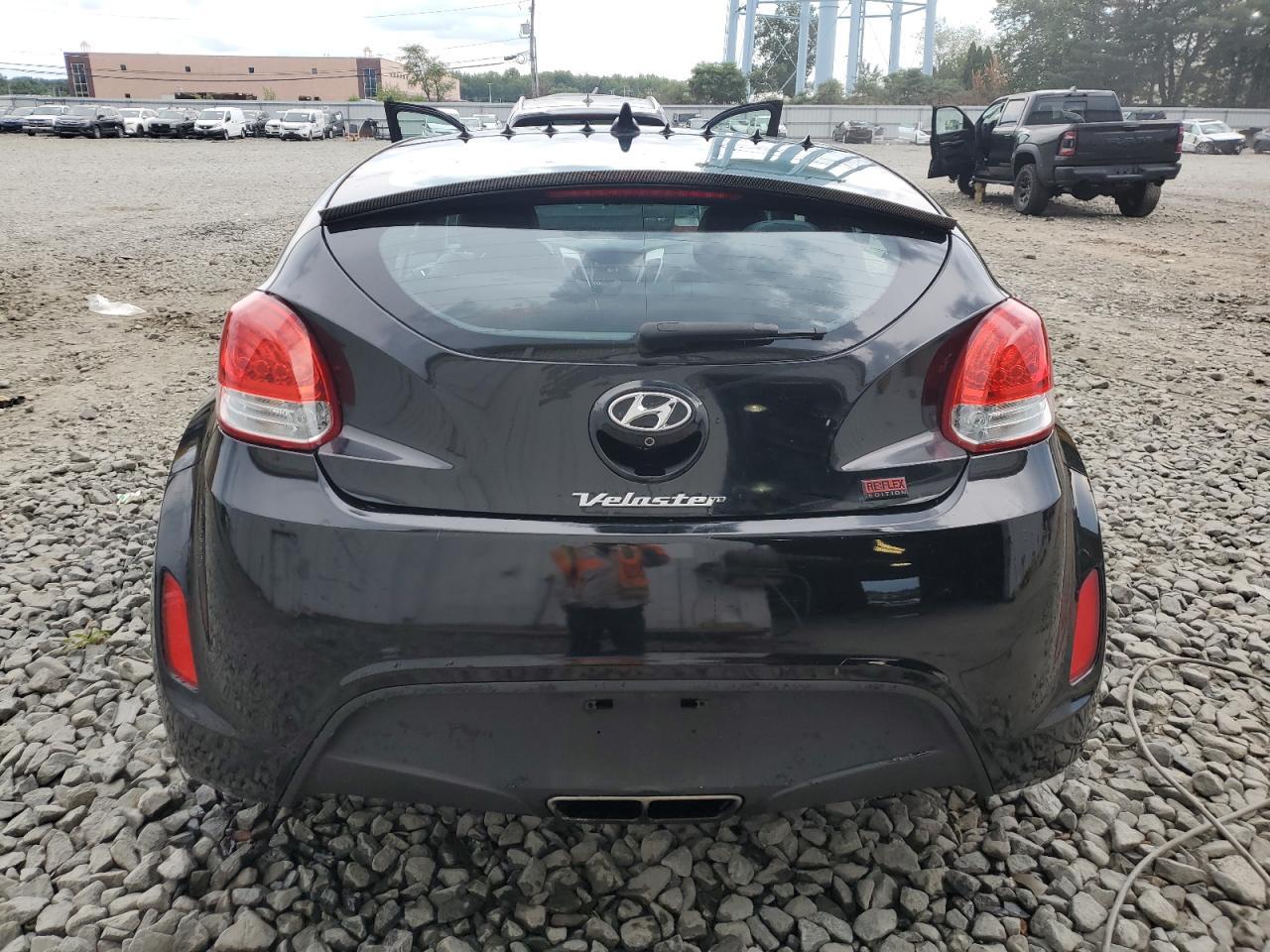 2015 Hyundai Veloster - Image 6