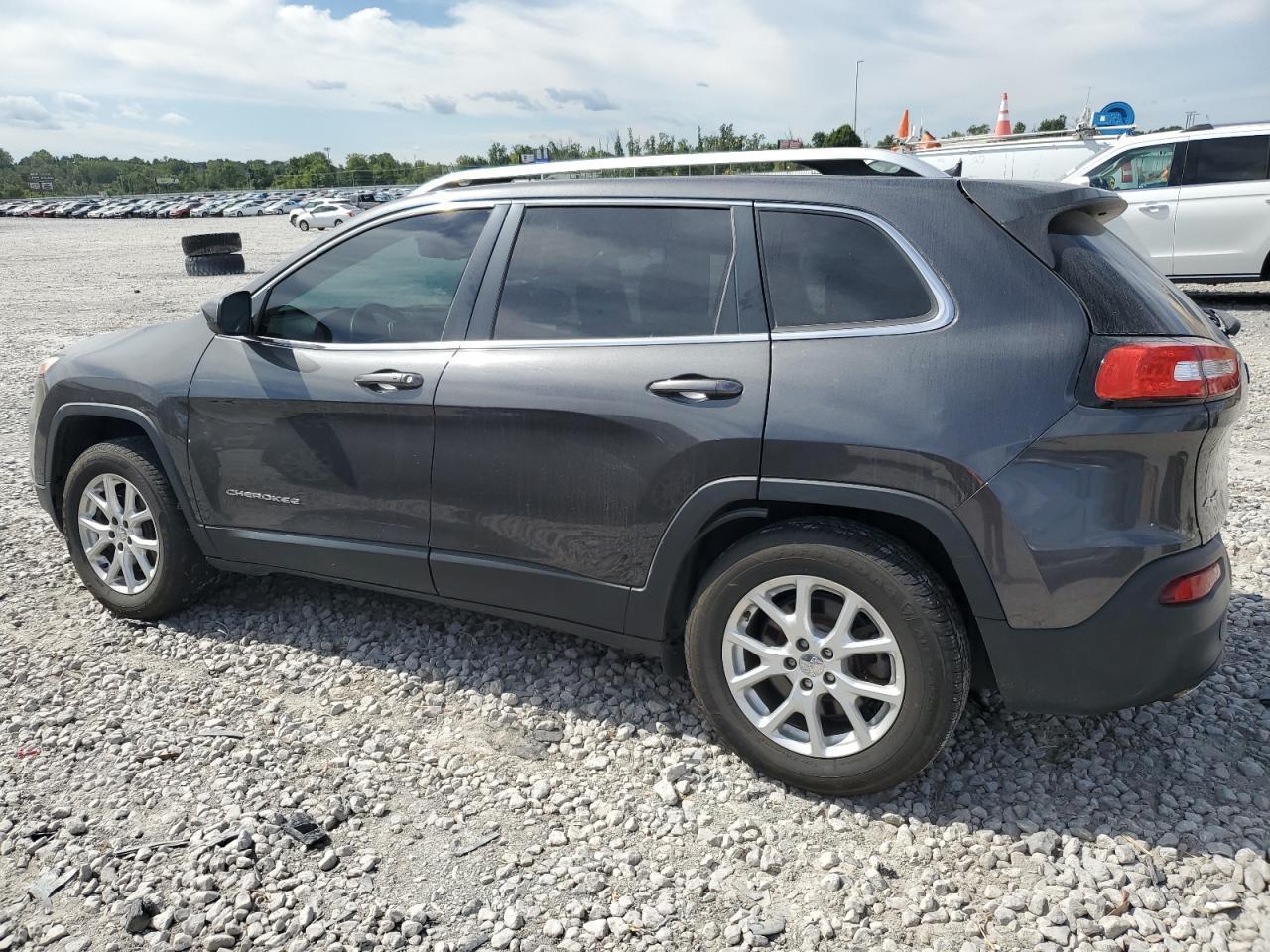 2016 Jeep Cherokee Latitude - Фото 2