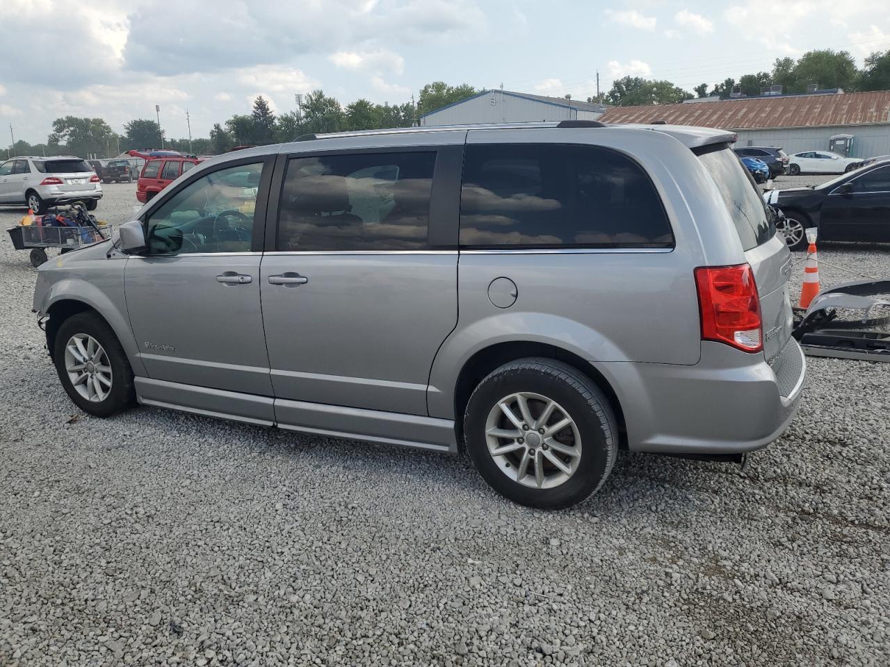 2018 Dodge Grand Caravan Sxt - Фото 2