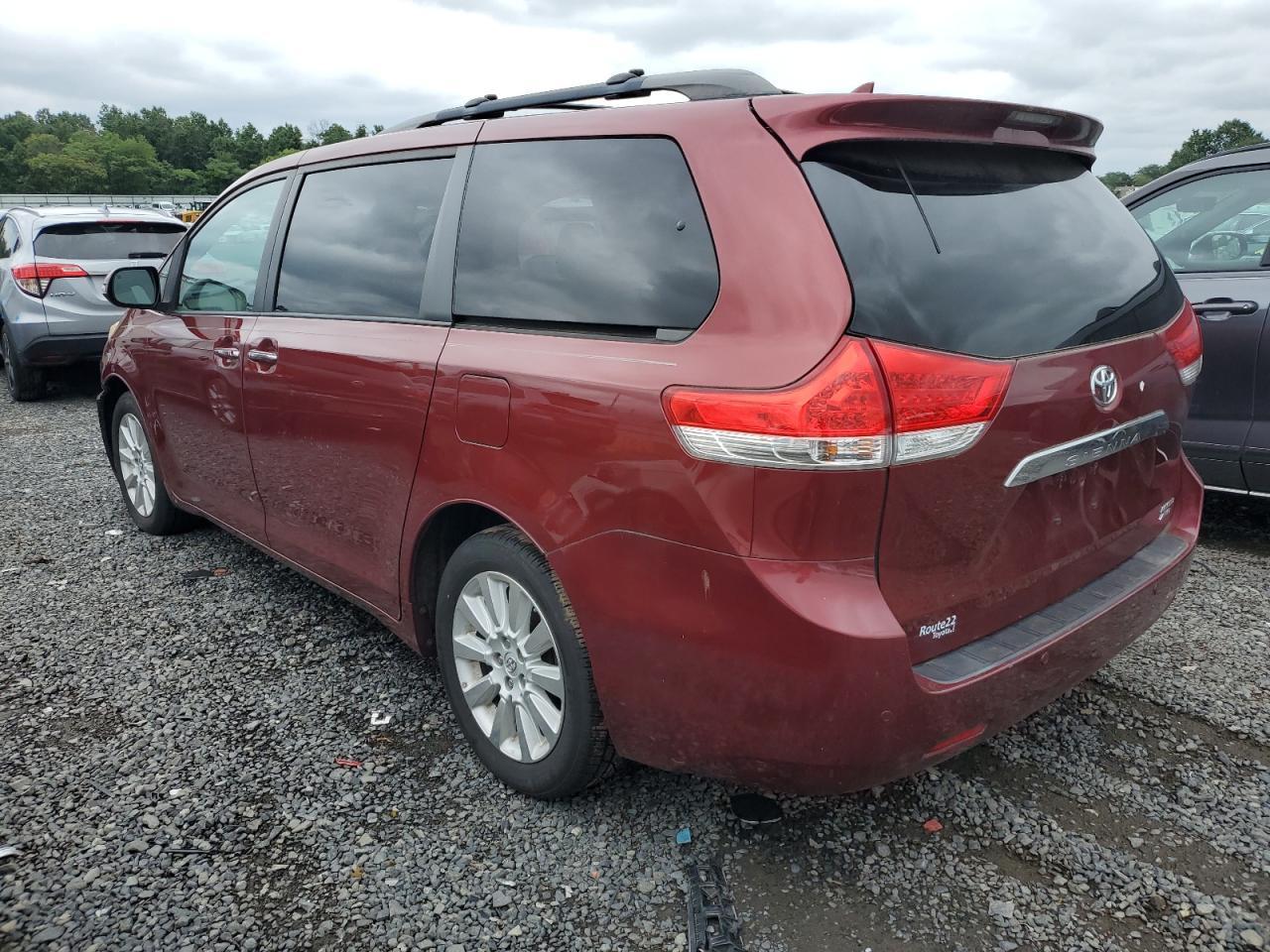 2013 Toyota Sienna Xle - Фото 2