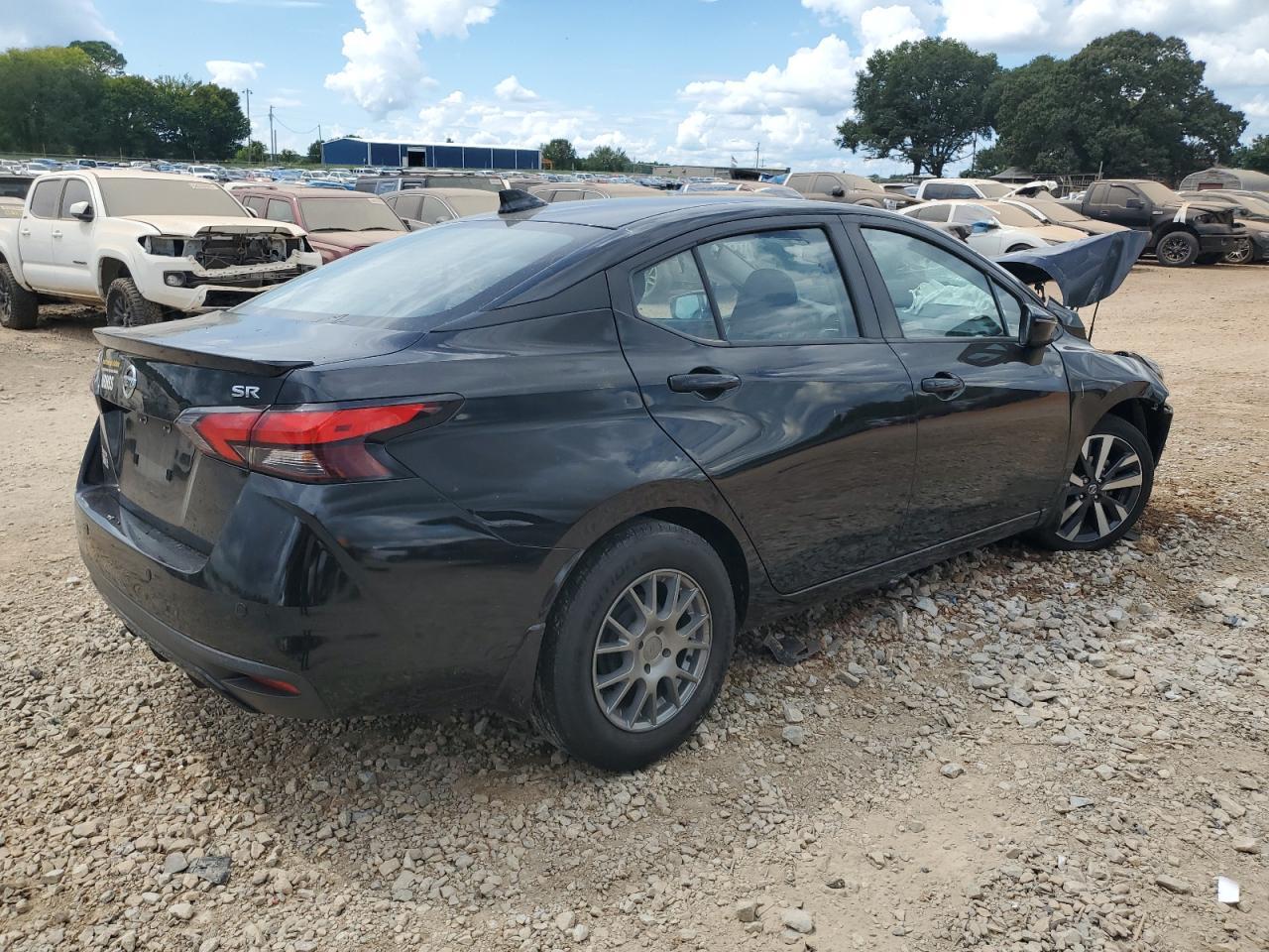 2021 Nissan Versa Sr - Image 3