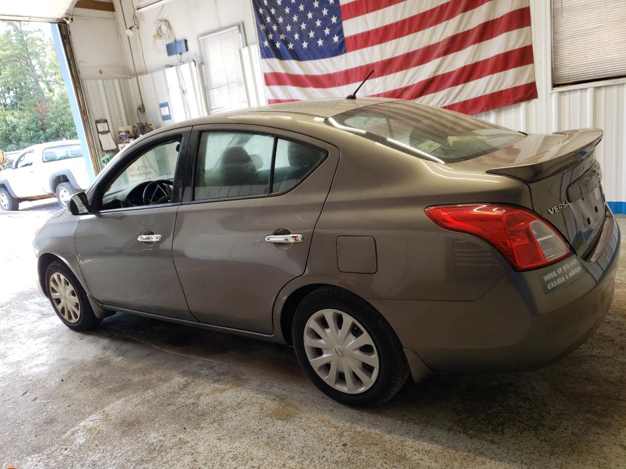 2014 Nissan Versa S - Image 2