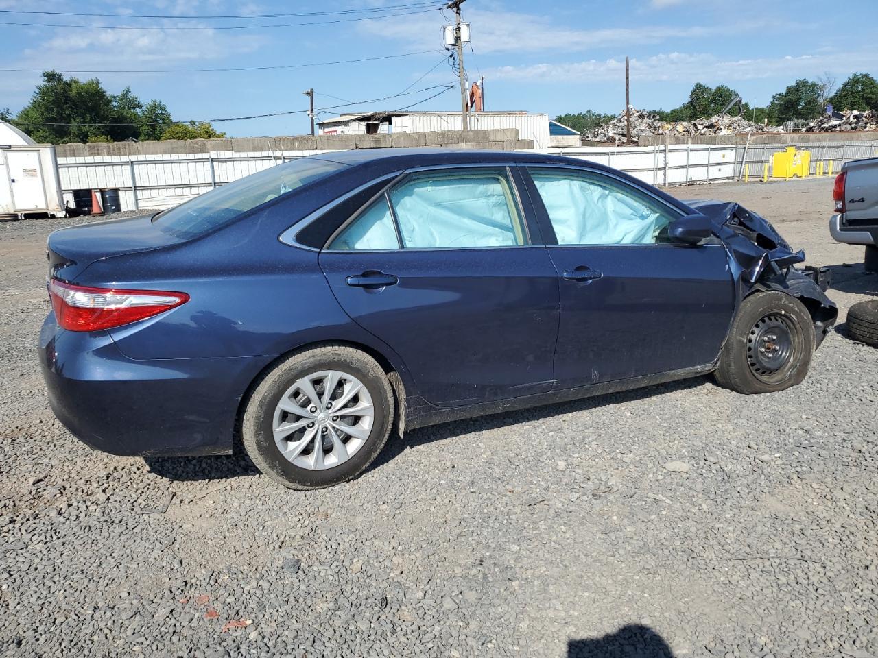 2017 Toyota Camry Le - Фото 3
