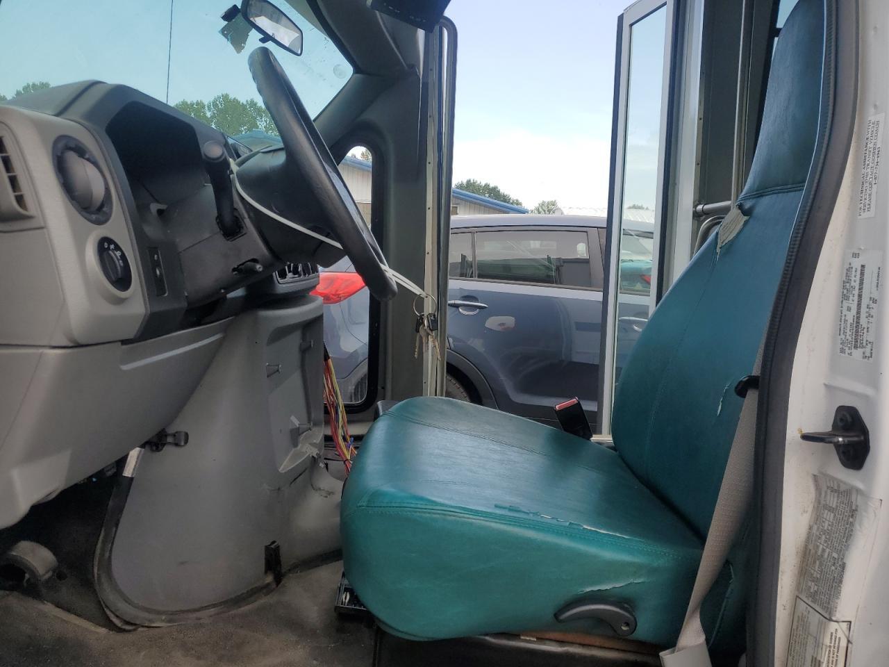 2017 Ford Econoline E350 Super Duty Cutaway Van - Фото 7