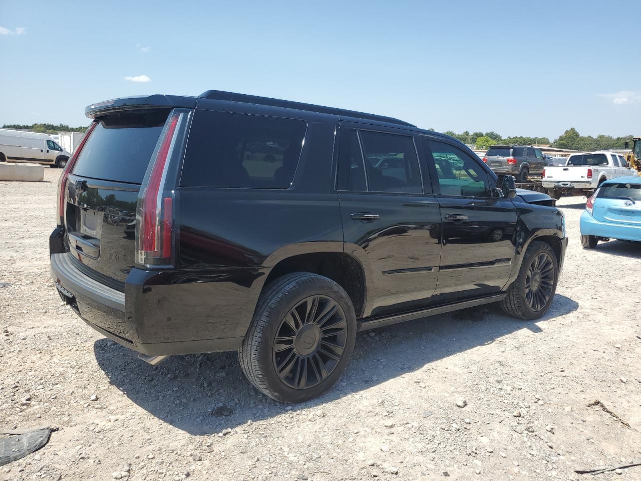 2019 Cadillac Escalade Platinum - Image 3