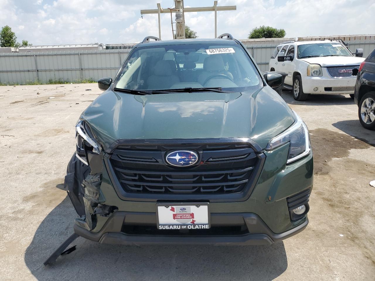 2022 Subaru Forester Premium - Image 5