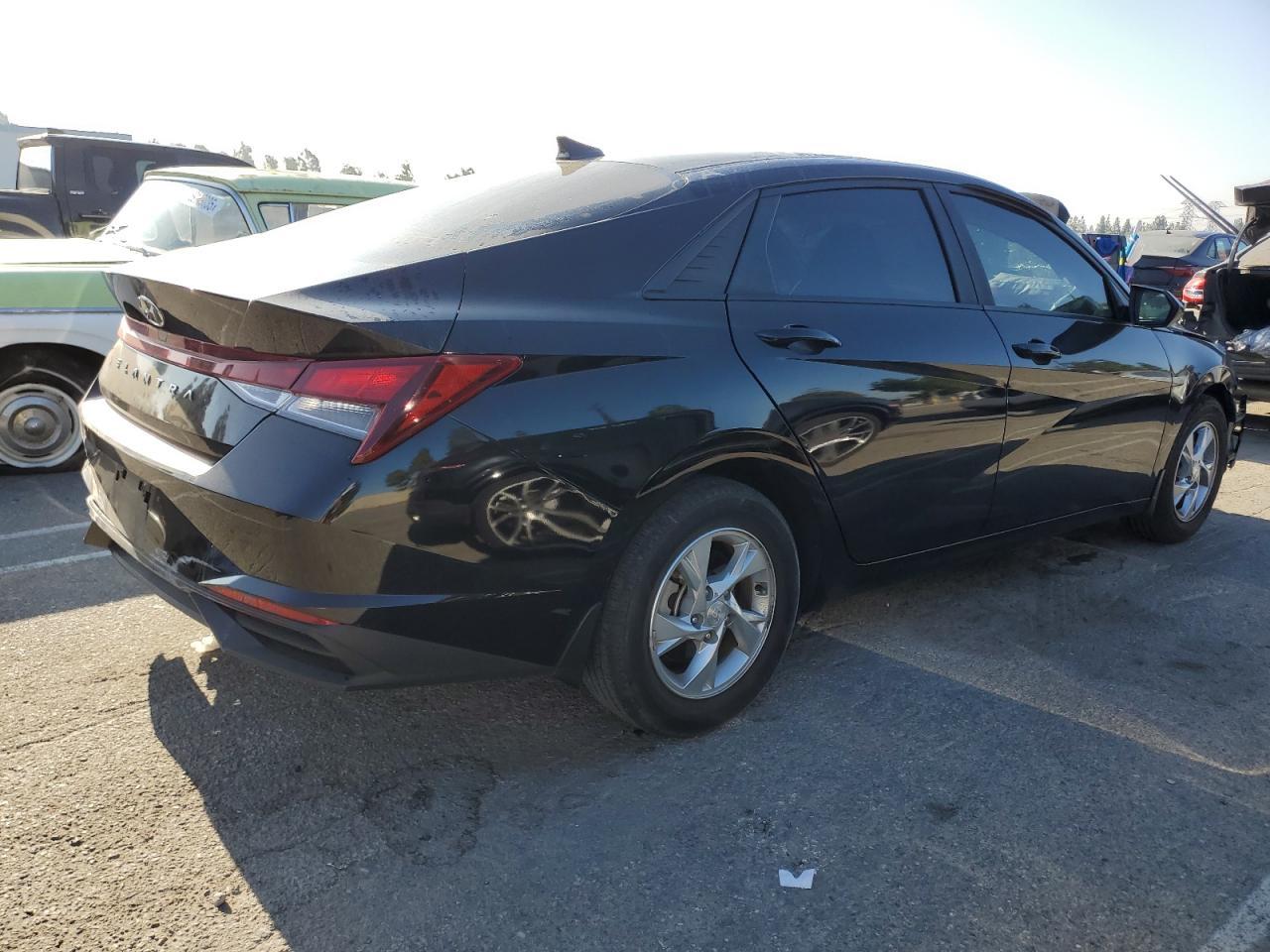 2023 Hyundai Elantra Se - Image 3