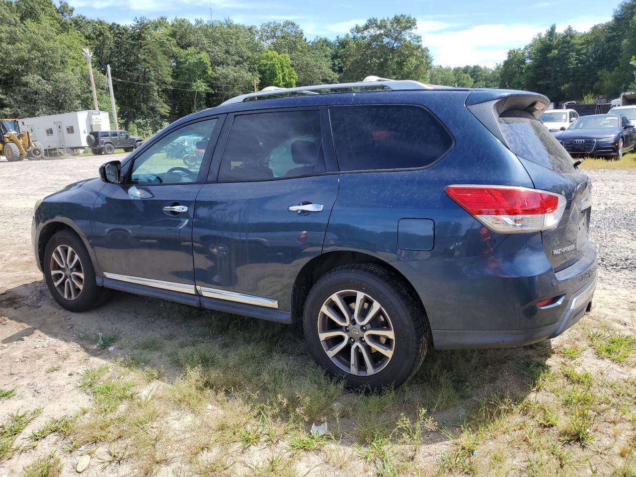 2013 Nissan Pathfinder S - Image 2