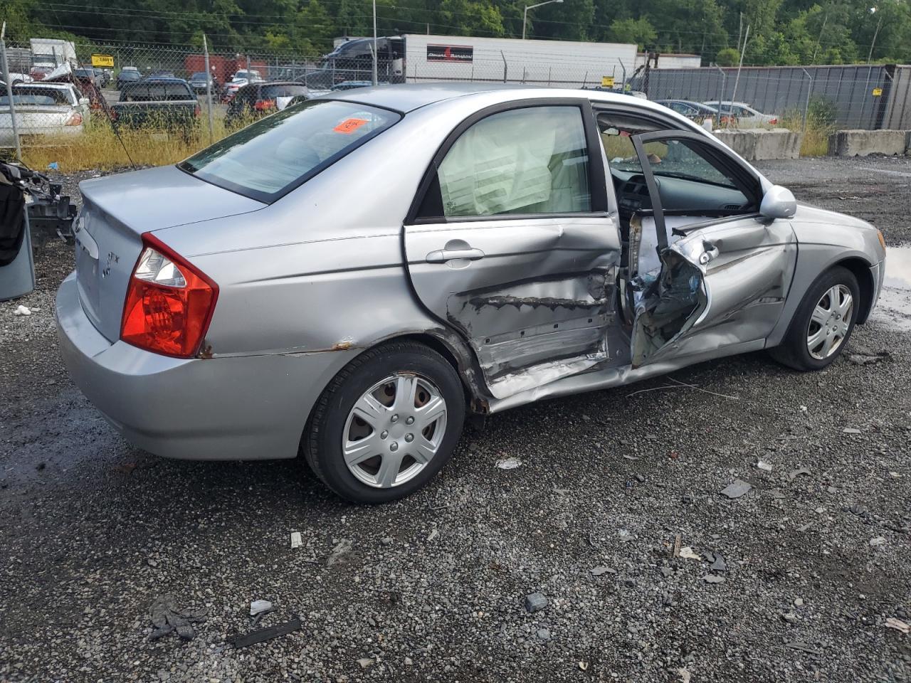 2005 Kia Spectra Lx - Image 3