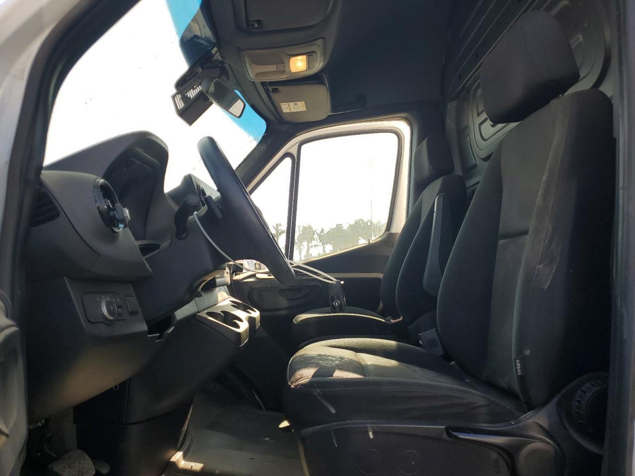 2022 Mercedes-Benz Sprinter 2500 - Фото 7