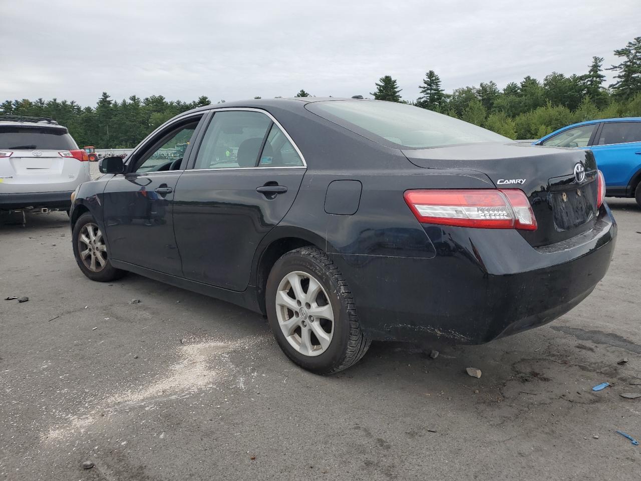 2011 Toyota Camry Base - Фото 2