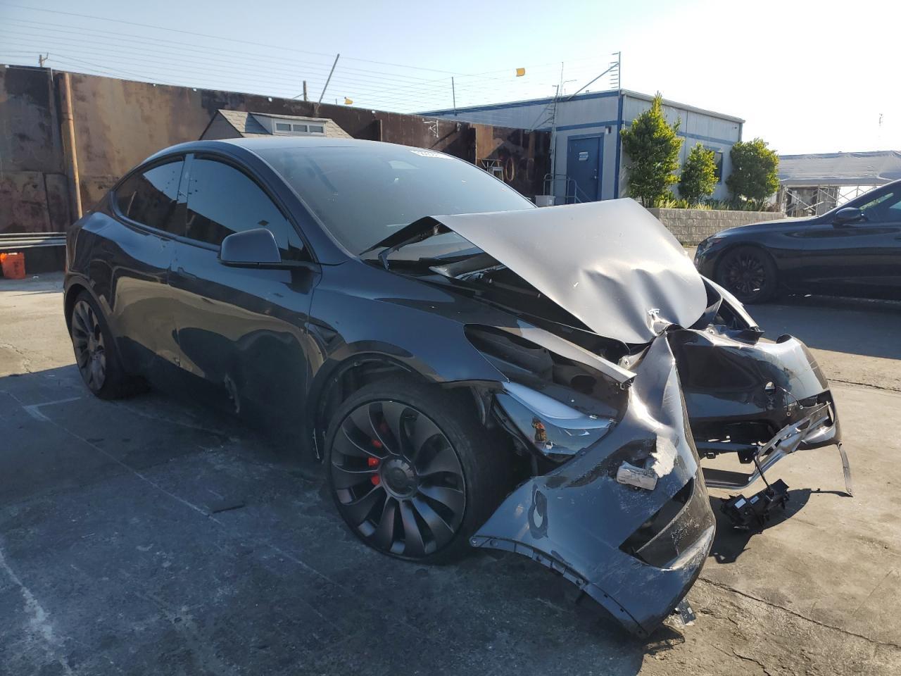 2025 Tesla Model Y - Фото 4