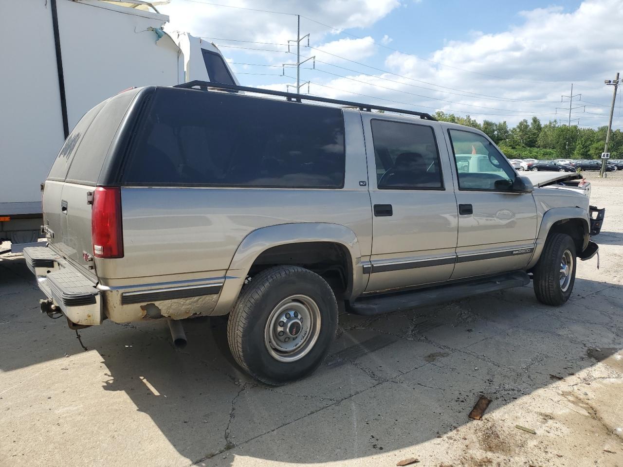 1999 GMC Suburban K2500 - Фото 3