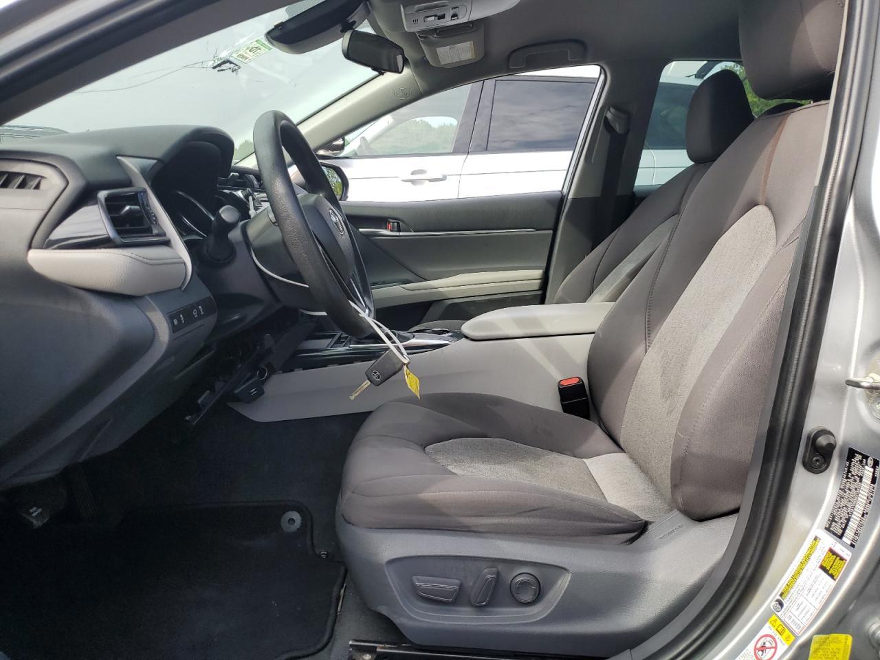 2019 Toyota Camry L - Фото 7