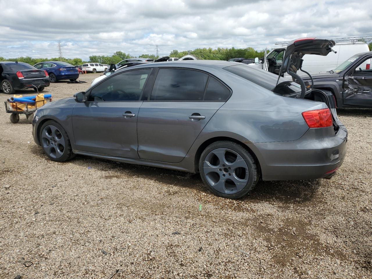 2011 Volkswagen Jetta Se - Image 2