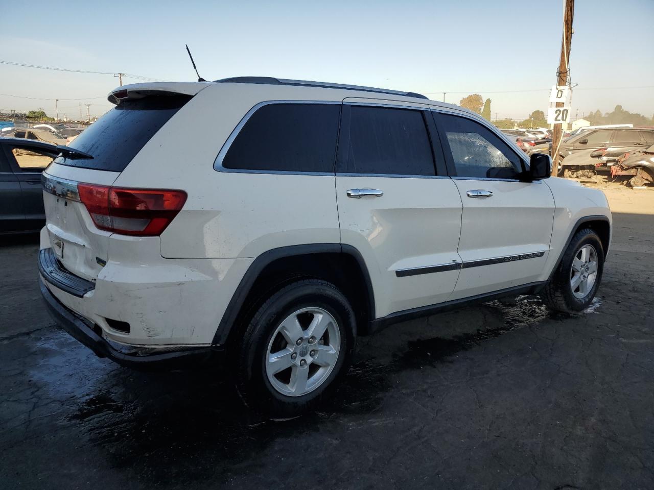 2011 Jeep Grand Cherokee Laredo - Image 3