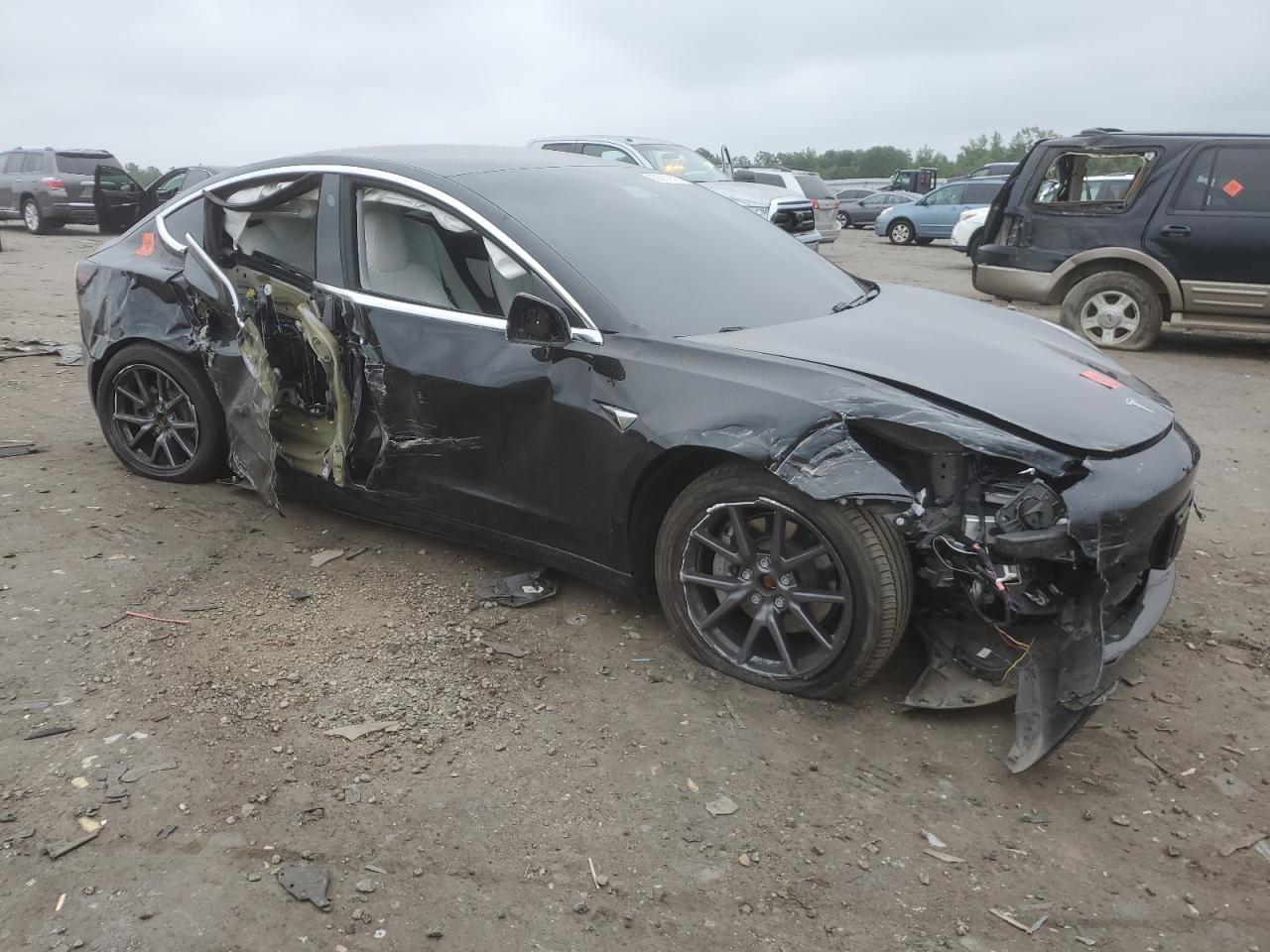 2020 Tesla Model 3 - Фото 4