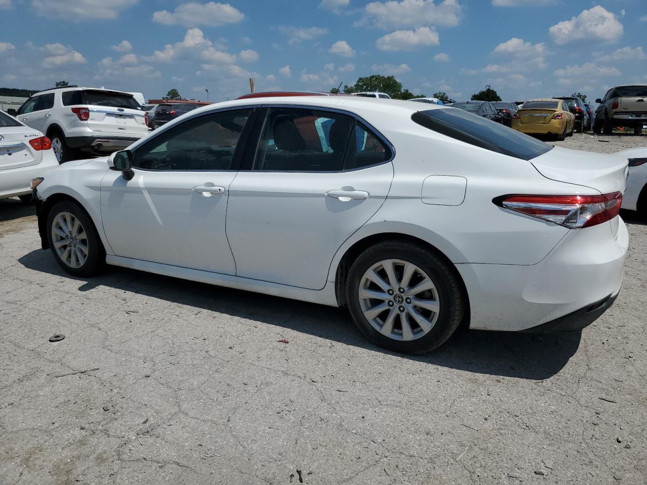 2018 Toyota Camry L - Фото 2