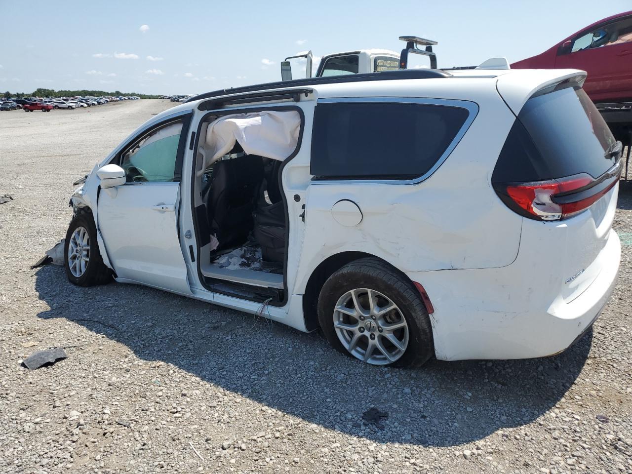 2022 Chrysler Pacifica Touring L - Фото 2
