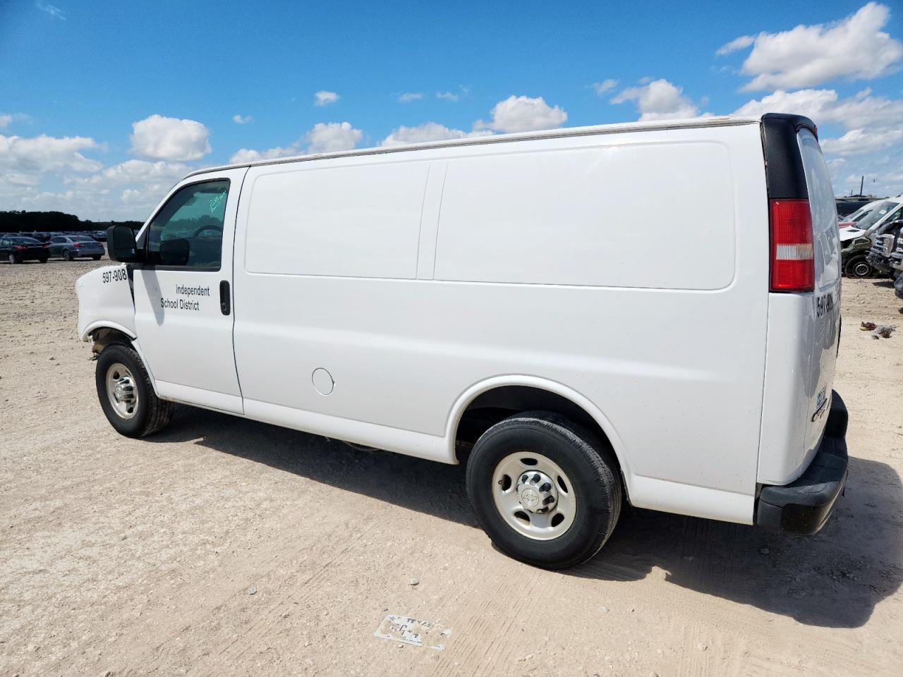 2015 Chevrolet Express G2500 - Фото 2