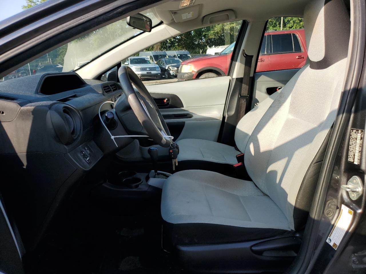 2013 Toyota Prius C - Фото 7