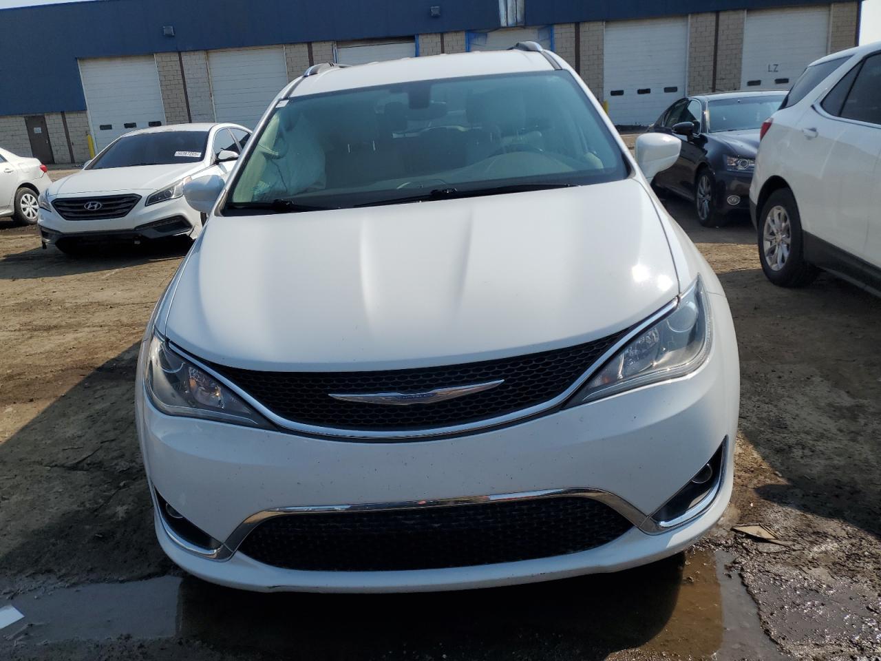 2017 Chrysler Pacifica Touring L Plus - Image 5