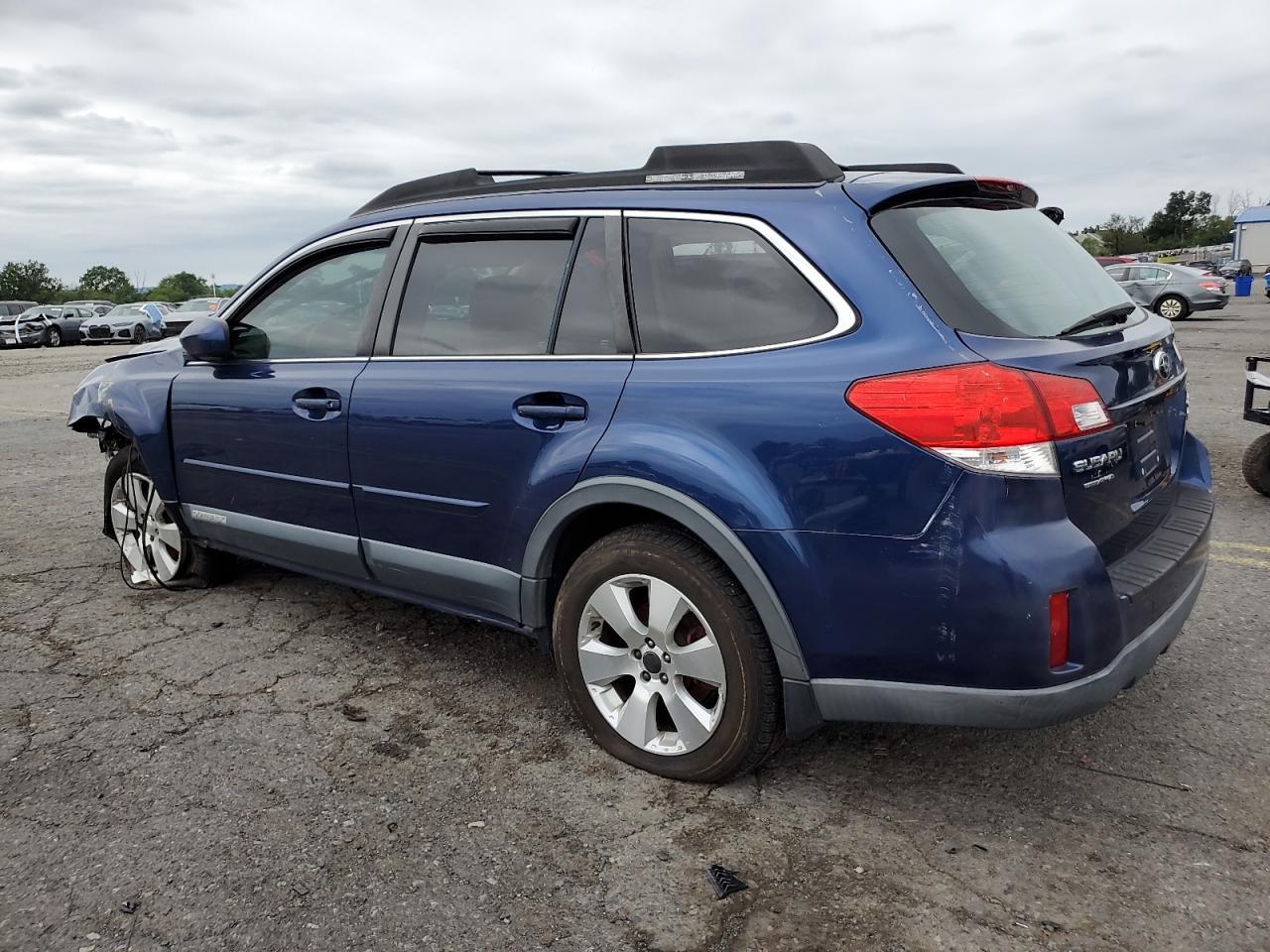 2011 Subaru Outback 3.6R Premium - Image 2