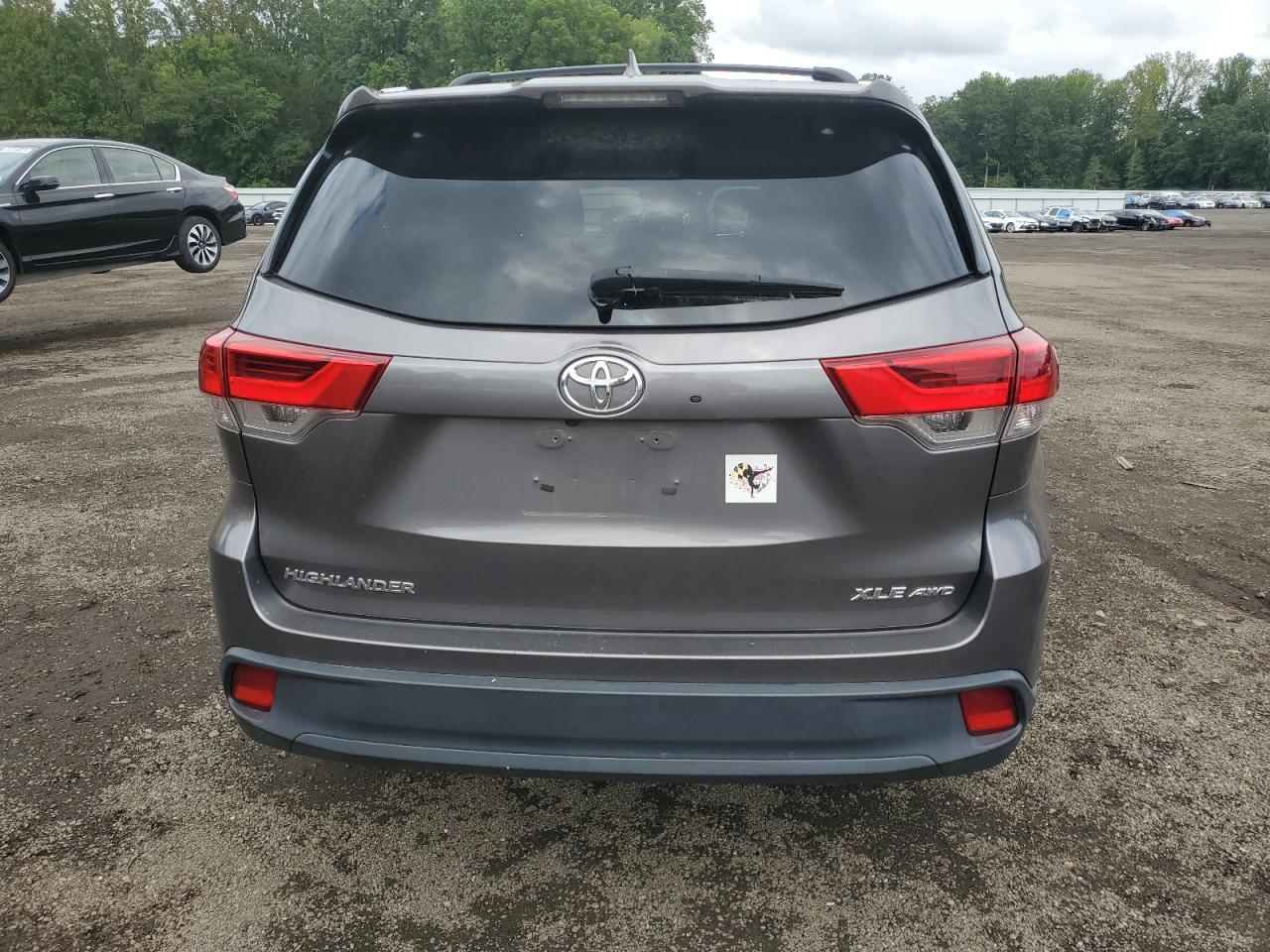 2018 Toyota Highlander Se - Фото 6