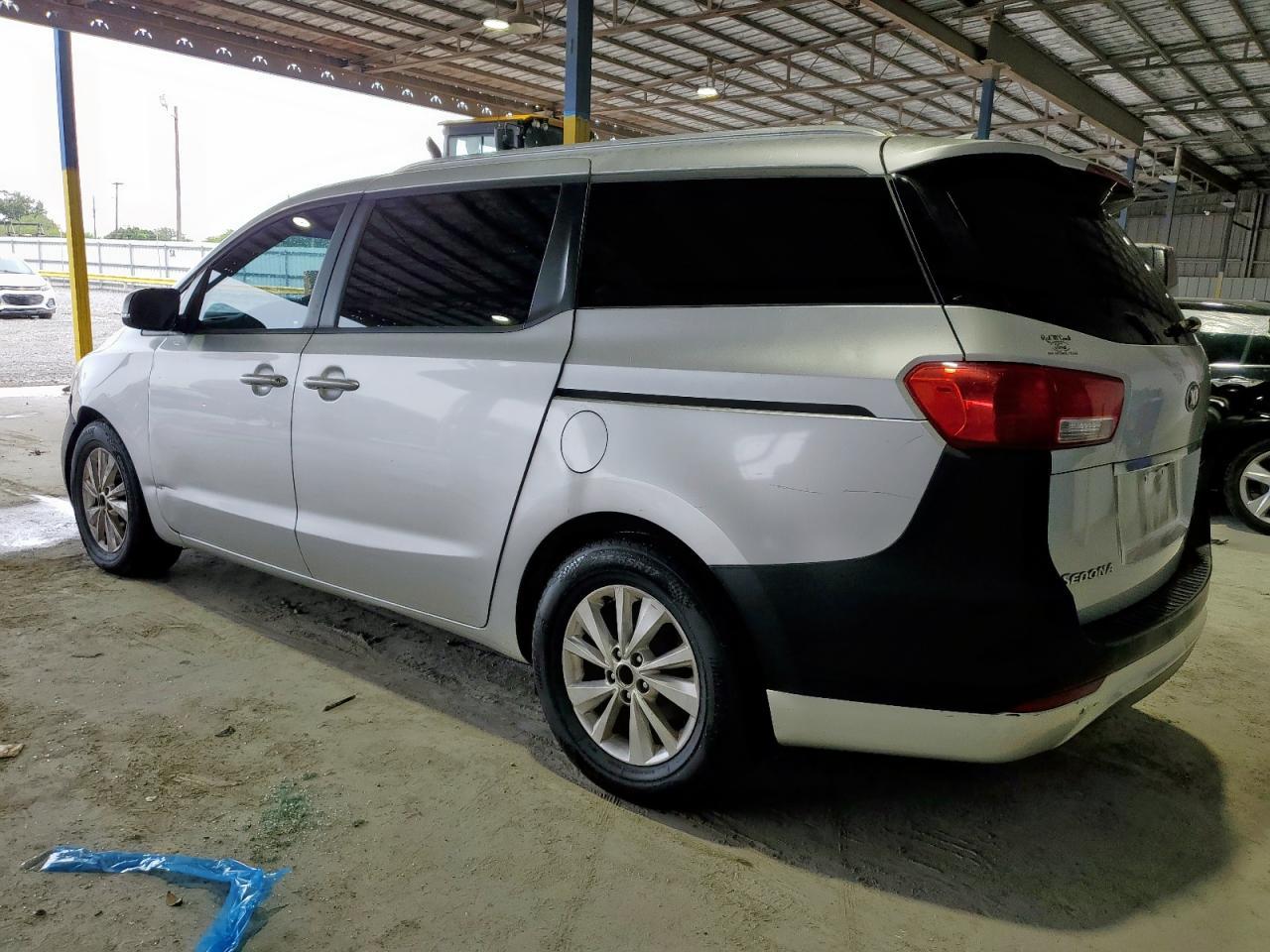 2016 Kia Sedona Lx - Image 2