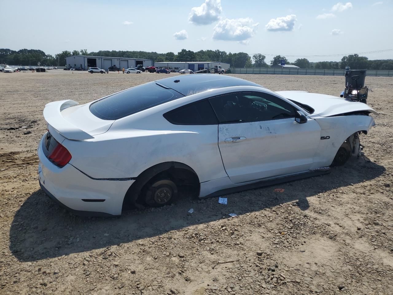 2020 Ford Mustang Gt - Фото 3