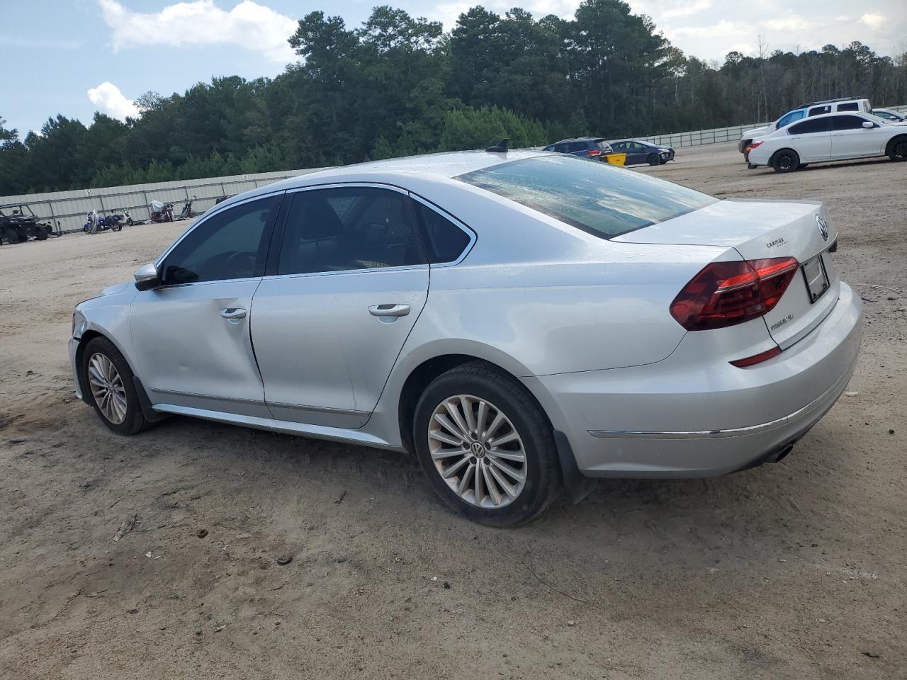 2017 Volkswagen Passat Se - Фото 2