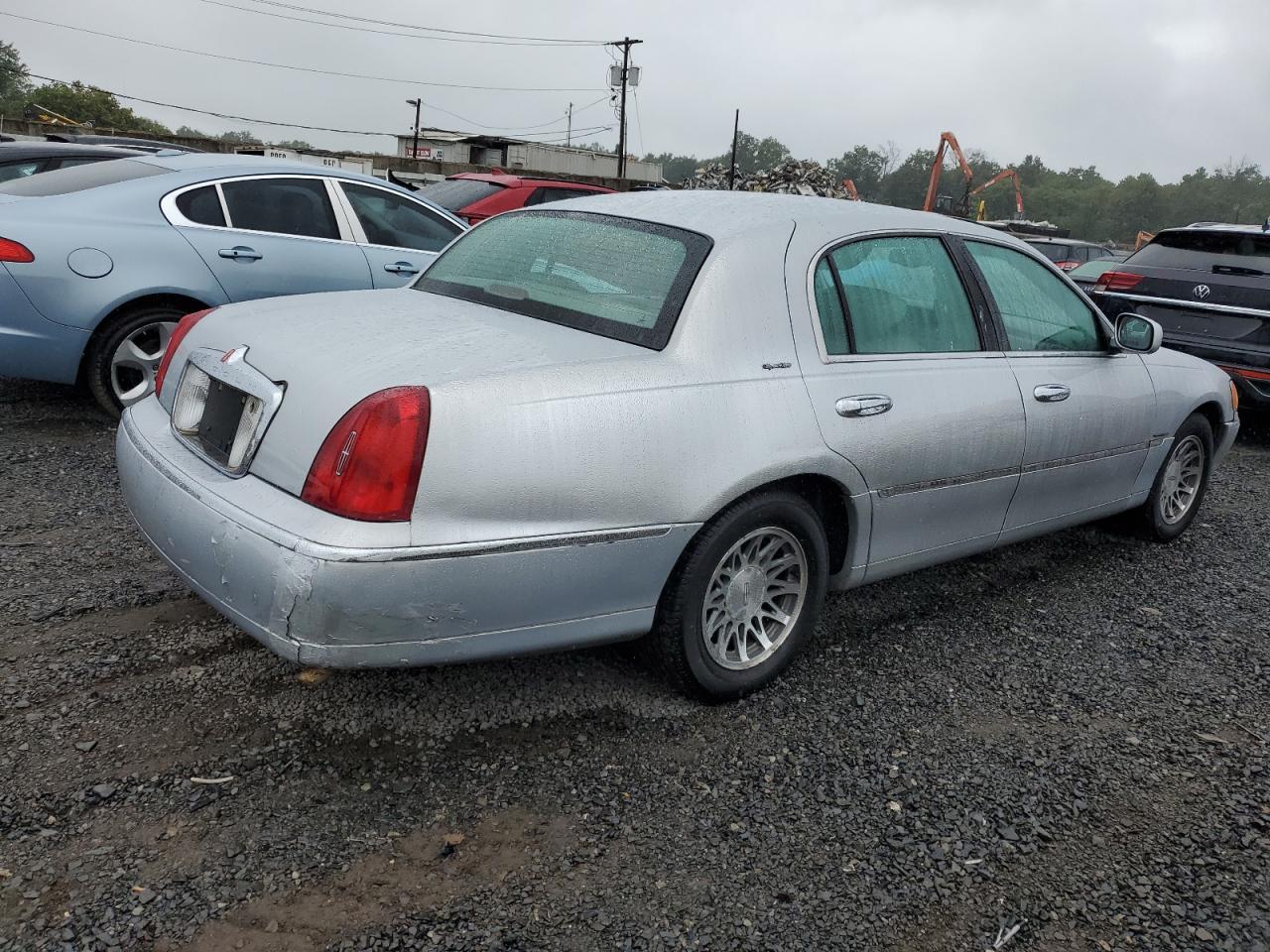 2001 Lincoln Town Car Signature - Image 3