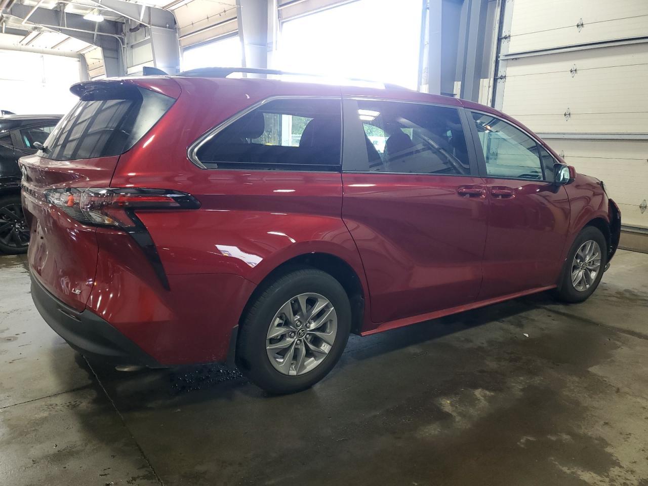 2025 Toyota Sienna Le - Фото 3