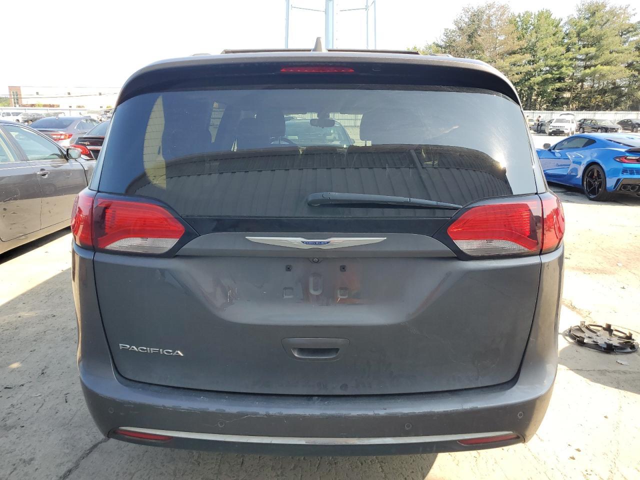 2018 Chrysler Pacifica Touring L - Image 6