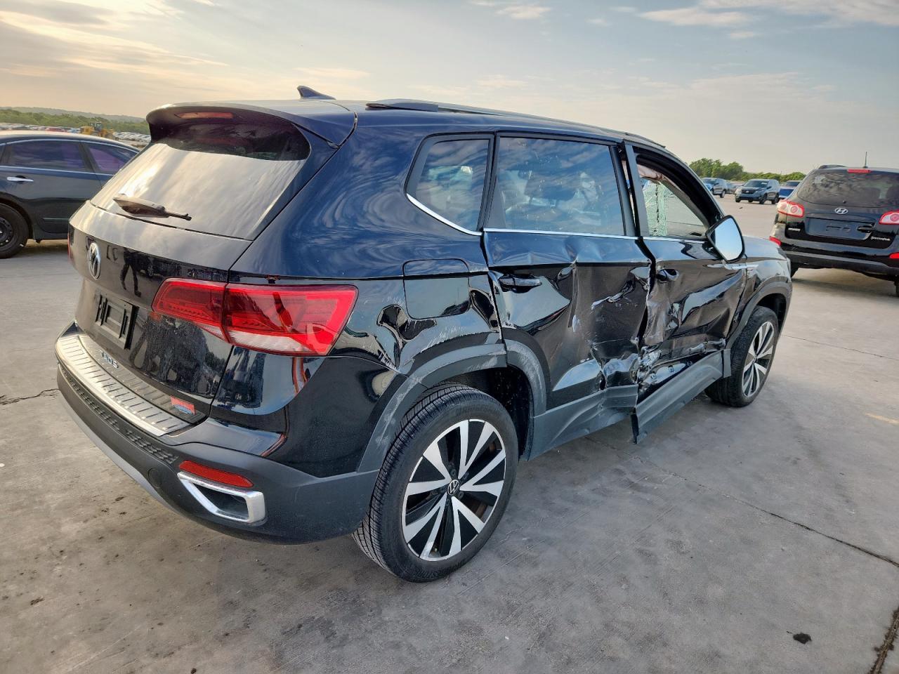 2023 Volkswagen Taos Se - Image 3