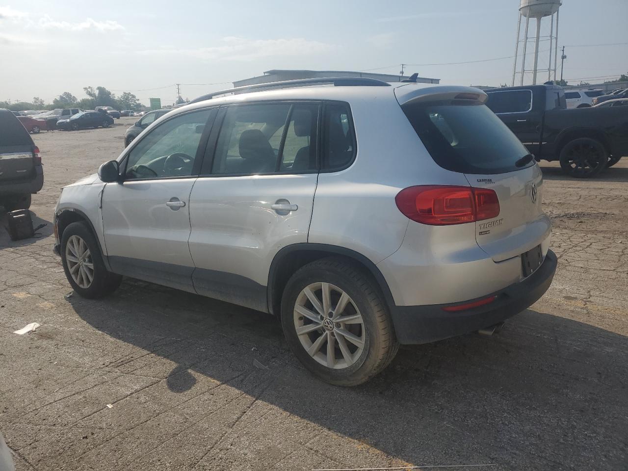2017 Volkswagen Tiguan S - Фото 2