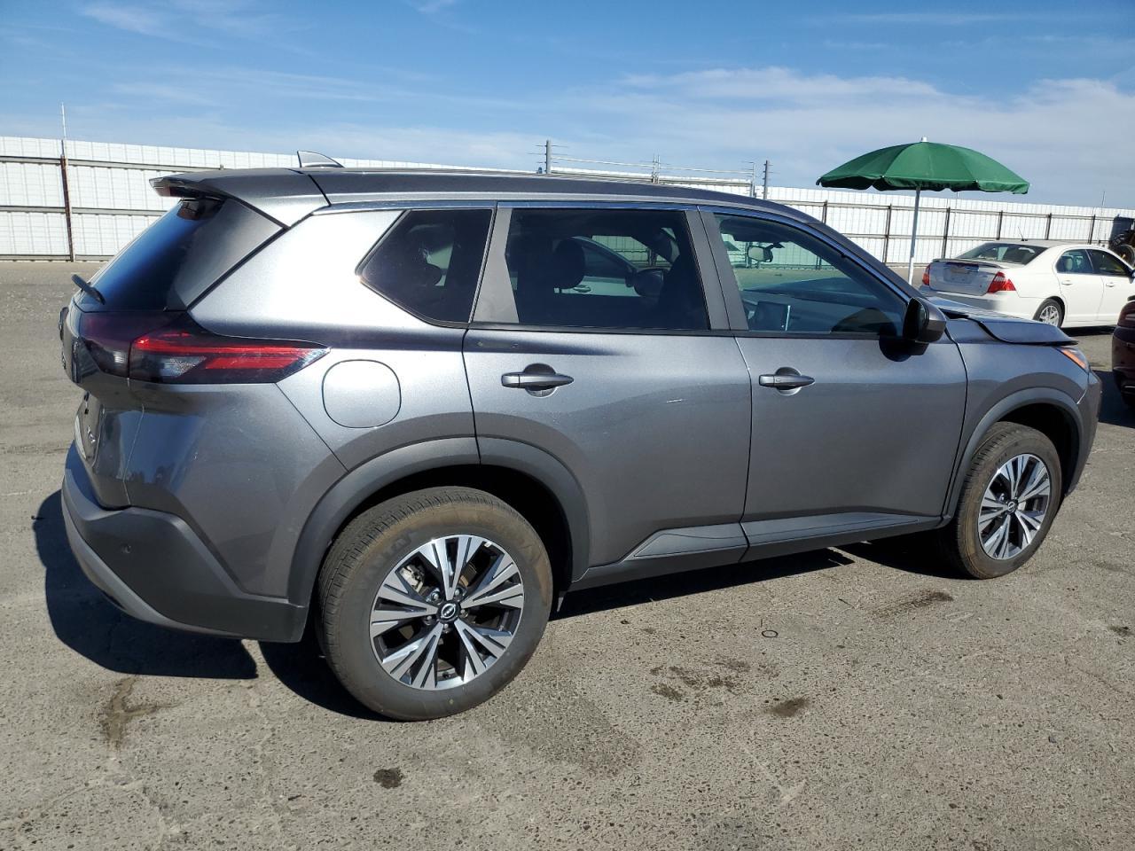 2023 Nissan Rogue Sv - Image 3